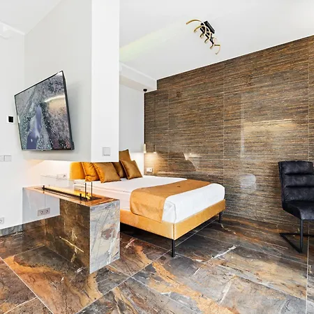 Fortune - Center With Fireplace, Contactless Apartment