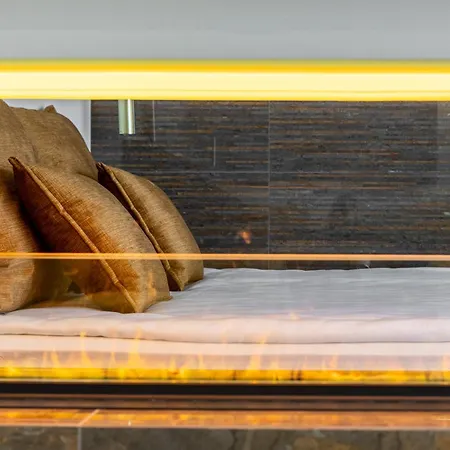 Fortune - Center With Fireplace, Contactless