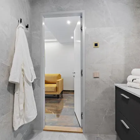 F-apartments - Center With Fireplace, Contactless טרטו