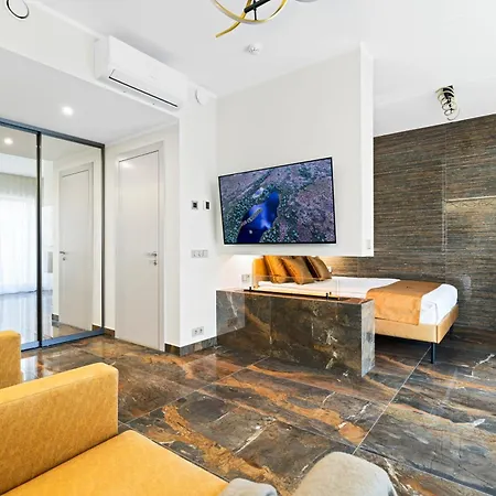Fortune - Center With Fireplace, Contactless Apartment